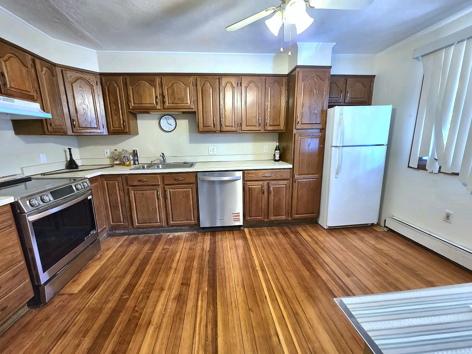 3 bed, $3,000 — Photo 2