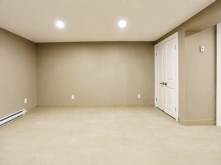 735 Lasalle Blvd — Photo 14