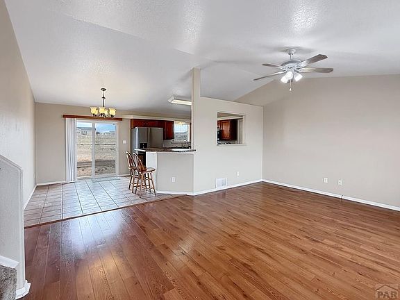 5th image of 407 S Birchwood Dr