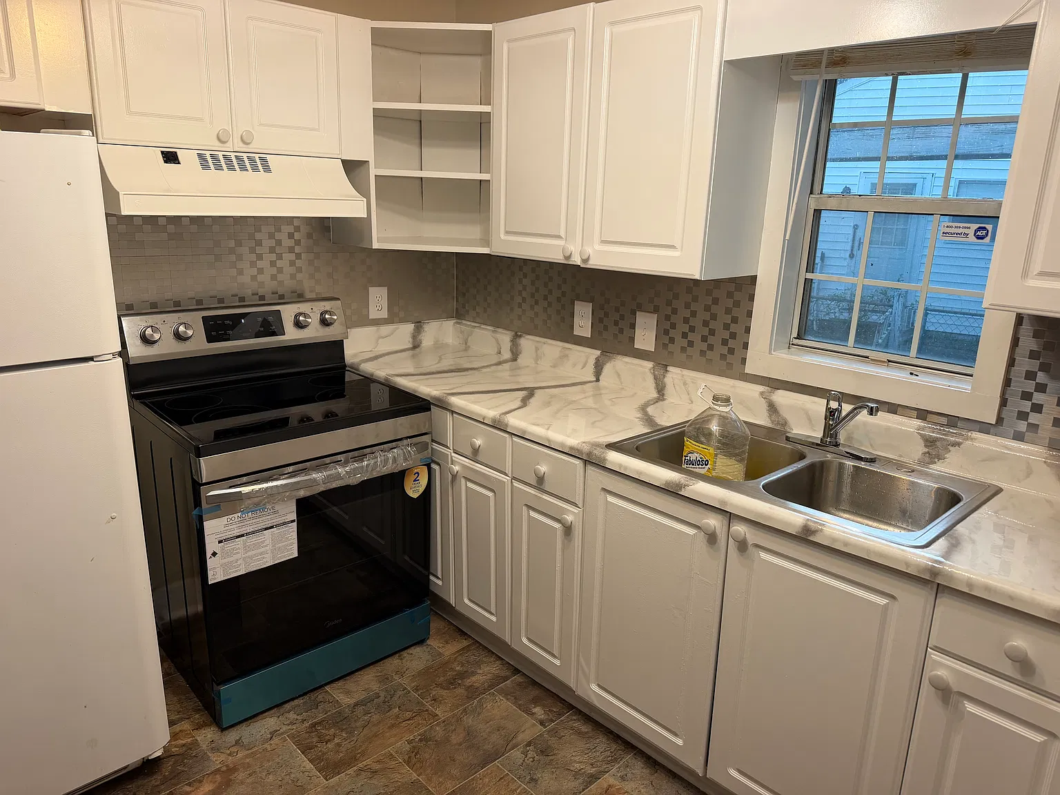 2 bed, 1001 sqft, $1,300 — Photo 3