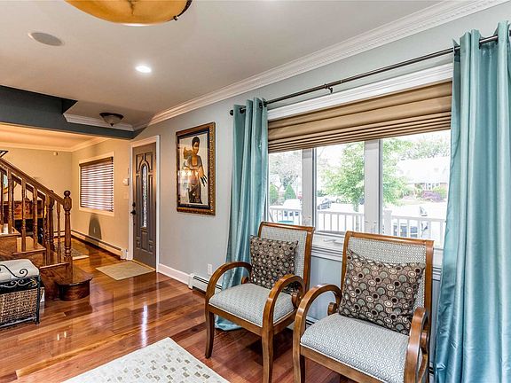 5th image of 635 Lenore Ln