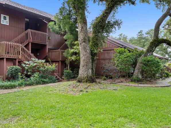 214 Lakeside Villa #B, Diamondhead, MS 39525