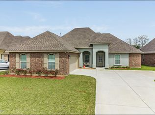 111 Brianna Ln, Broussard, LA 70518