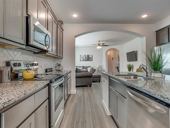 4th image of 3528 Lilac Dr