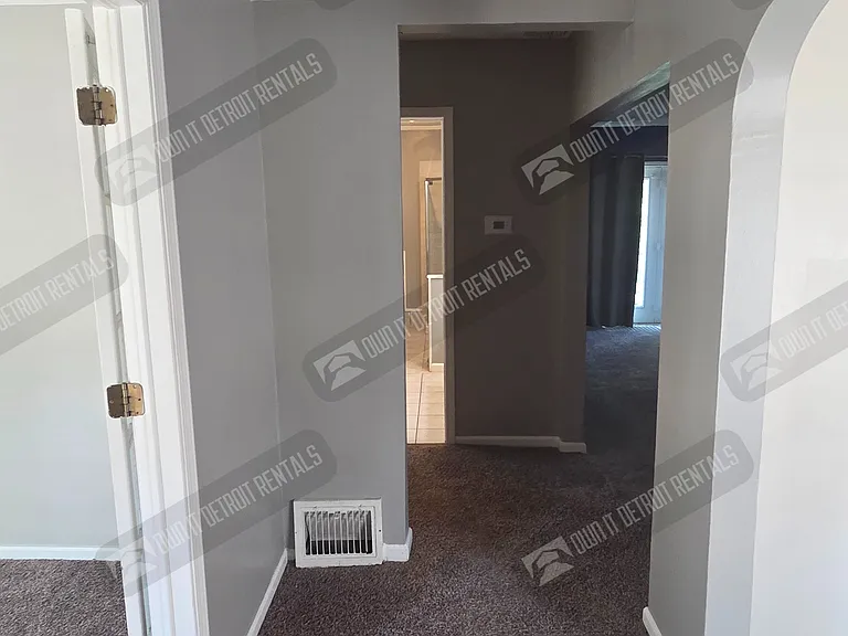 22889 Oakwood Ave — Photo 13