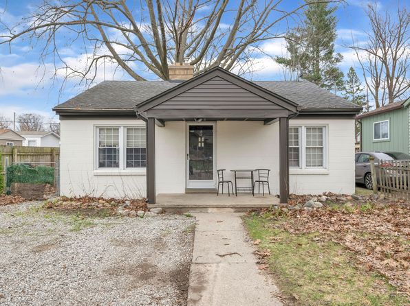 21324 Rensselaer St, Farmington Hills, MI 48336