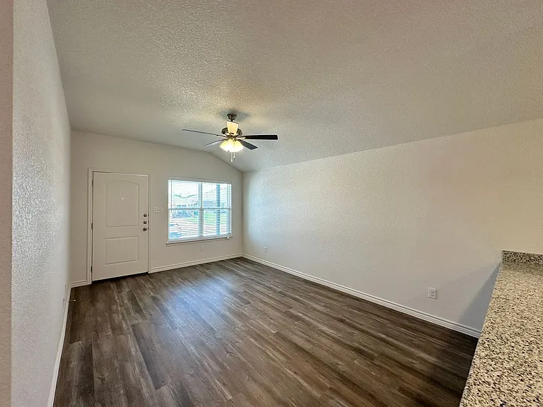 121 Dolphin Dr — Photo 5
