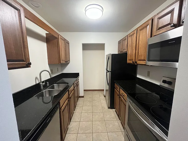 High Point Commons Apartments — Photo 31