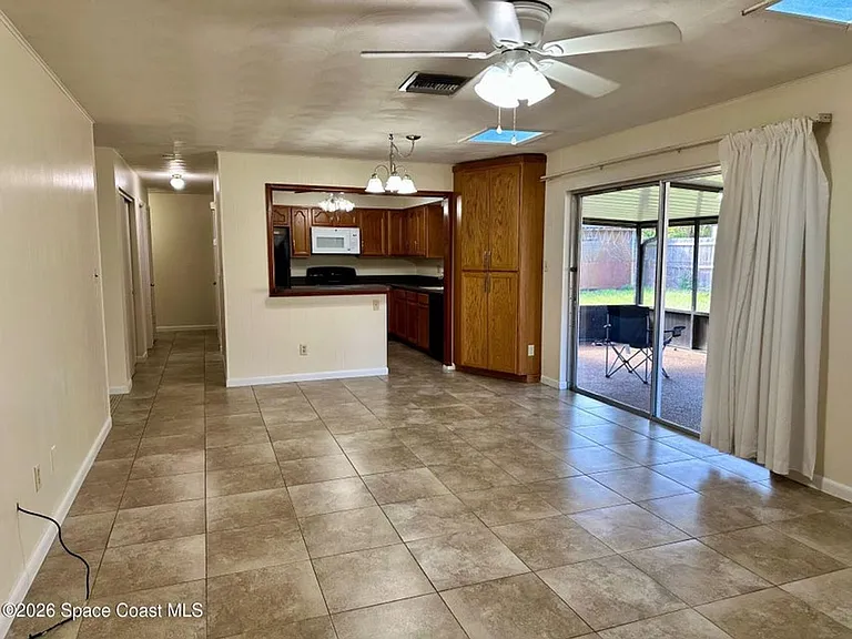 680 Birchwood Ln — Photo 6
