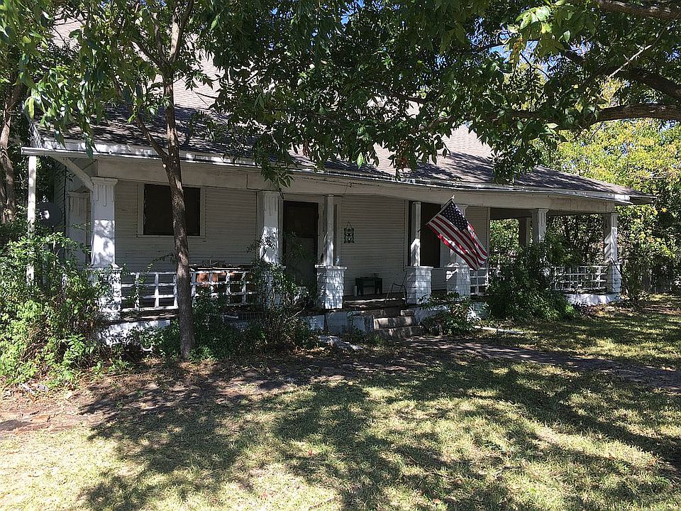 1st image of 216 E Church St