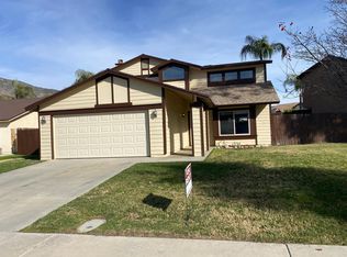 917 Yorkshire Ln, San Jacinto, CA 92583