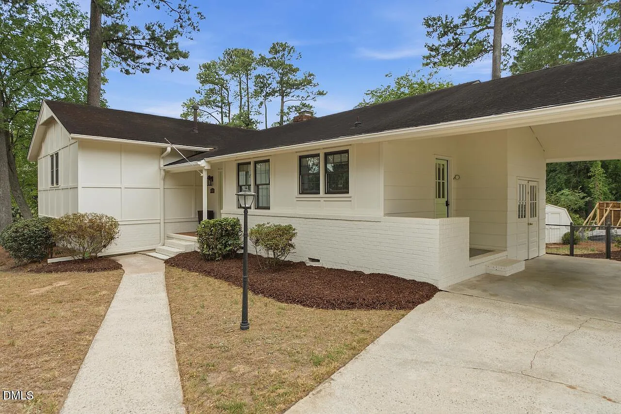 3 bed, 3.0 bath, 2301 sqft, $4,500 — Photo 3