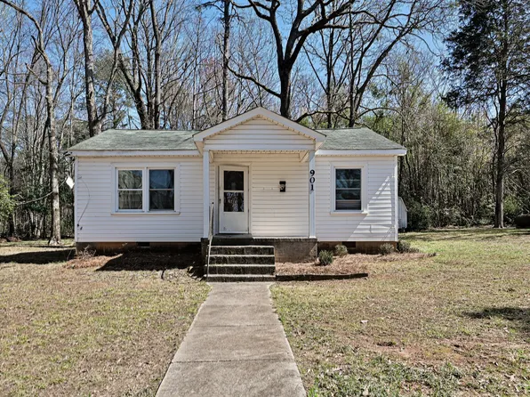 901 Sweetbriar St, Charlotte, NC 28205