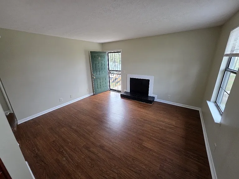 1107 Westchester Dr #D — Photo 5