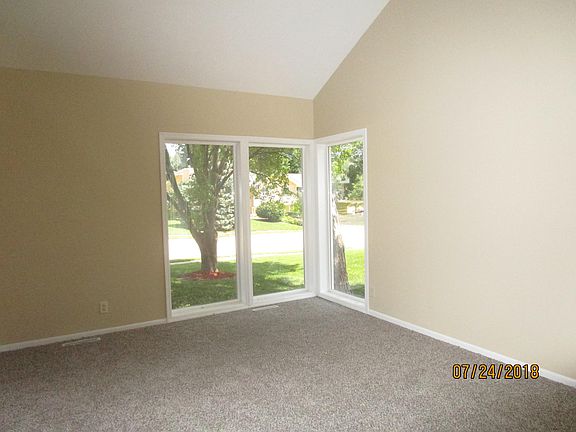 3rd image of 313 Windsor Dr