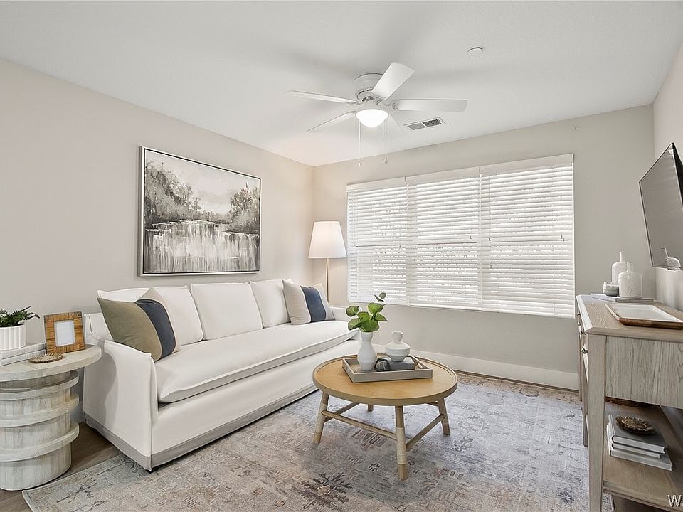 1st image of 680 6th Ave NE APT 4202