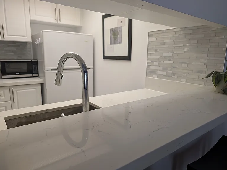 705 King St W — Photo 4