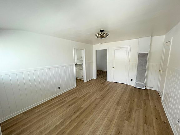 4th image of 1093 E Main St #B