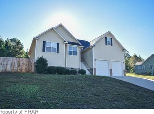 369 Colonial Hills Dr, Lillington, NC 27546
