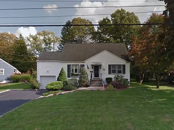 16 Beechwood Rd, West Caldwell, NJ 07006