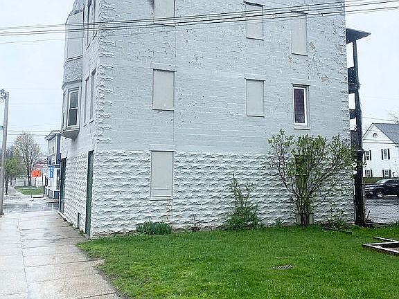 3rd image of 708 Main St
