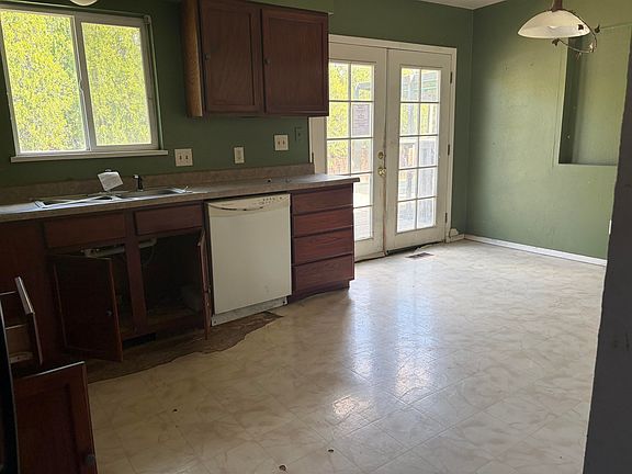 2nd image of 508 33rd Rd