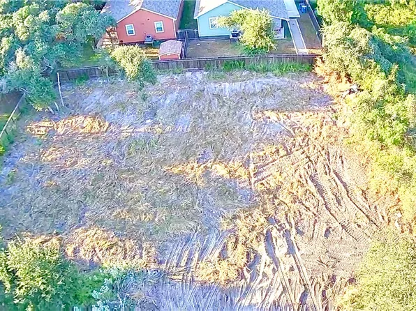 807 N Moline St, Rockport, TX 78382