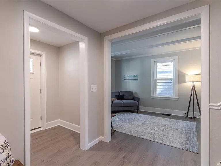 190 Flower Ave E — Photo 11