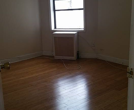 3rd image of 100 E 18th St APT 4D