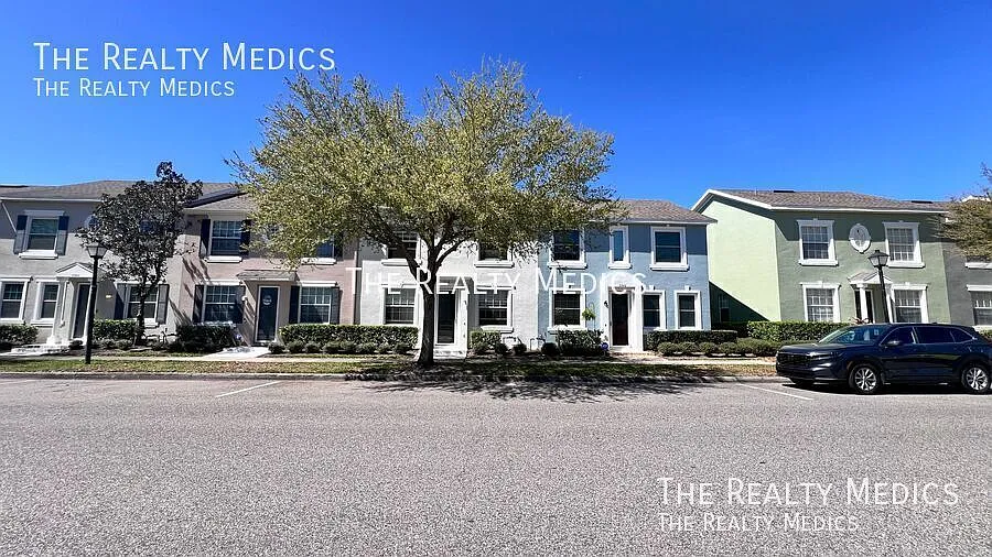 Upgraded Avalon Park 3 Bed/2.5 Bath Townhome! — Photo 3