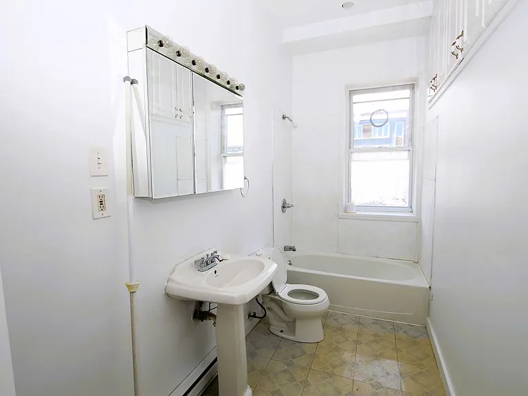 452 E Girard Ave — Photo 4
