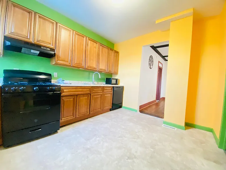 1337 Madison St #A — Photo 12