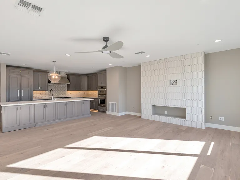 4525 N 40th St #6 — Photo 12