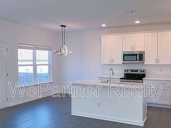 3rd image of 31 Sandstone Dr
