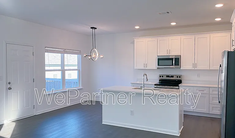 31 Sandstone Dr — Photo 3