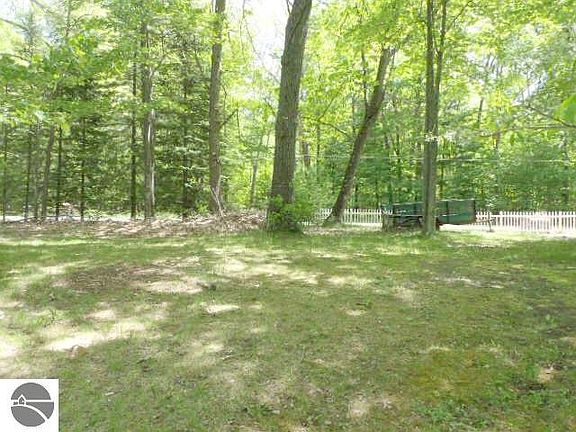 3rd image of 3086 N Ogemaw Trl