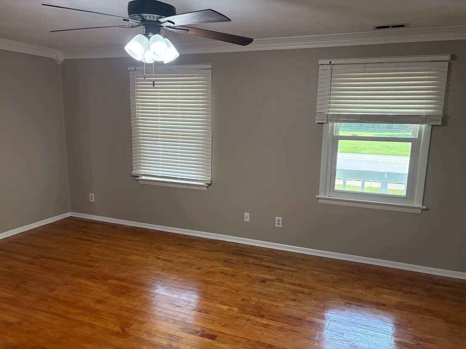 4 bed, 2.5 bath, 2300 sqft, $3,295 — Photo 2