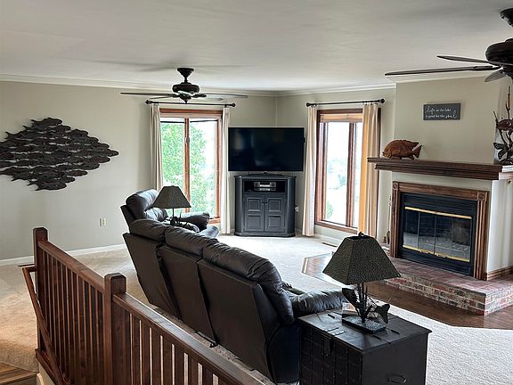 2nd image of 112 Lakeview Ln
