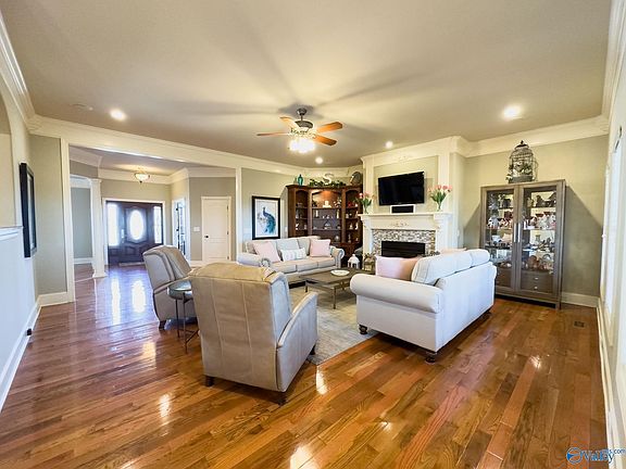 2nd image of 202 Kelly Ridge Blvd
