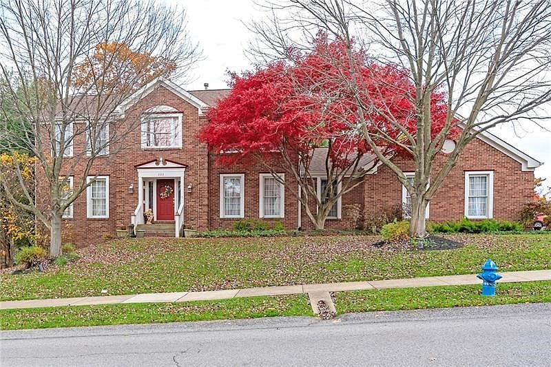 Gorgeous Brick Executive Ryan Home in Popular Woodland Ridge!