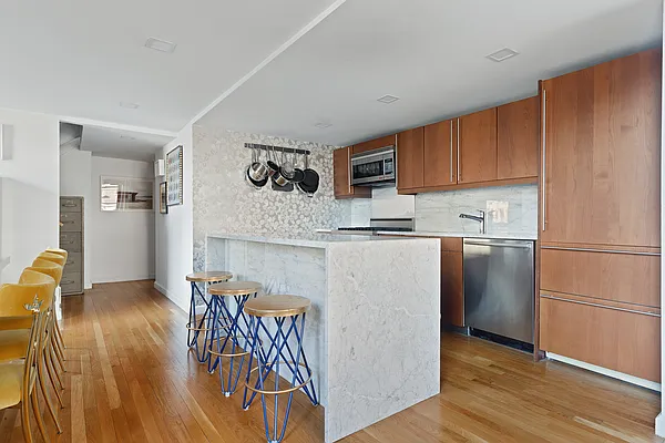 Sold by Christie's International Real Estate Group, LLC | media 38