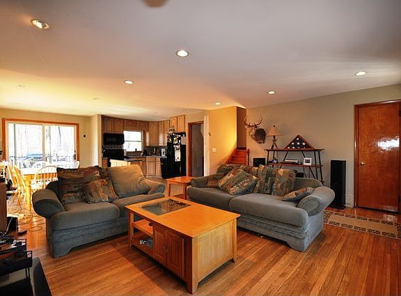 5th image of 757 Peters Ln
