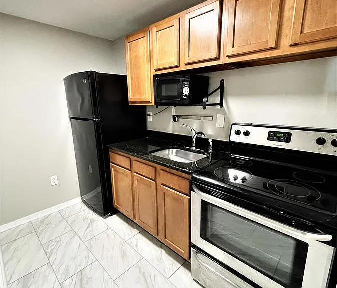 708 N Franklin St #6 — Photo 2