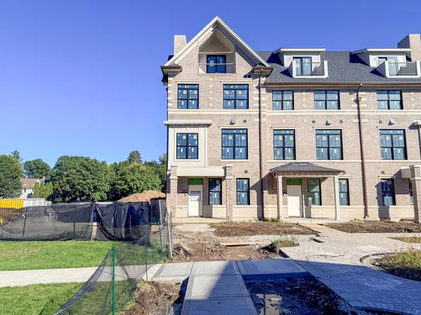 620 School St Unit 7, Naperville, IL 60540