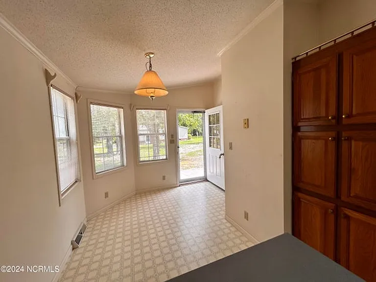 1075 Captains Ct — Photo 16