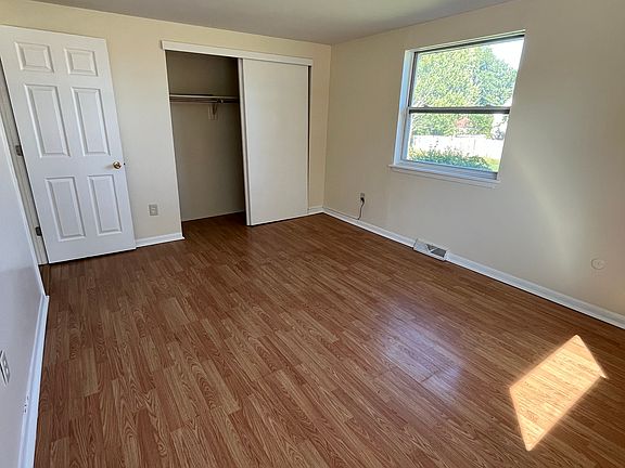 4th image of 3840 Sheldon Rd APT 4A