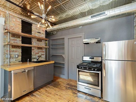 4th image of 2146 W Dickens Ave #1R