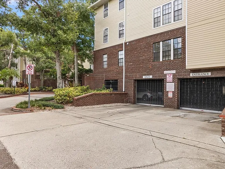 1000 W Horatio St #215 — Photo 24