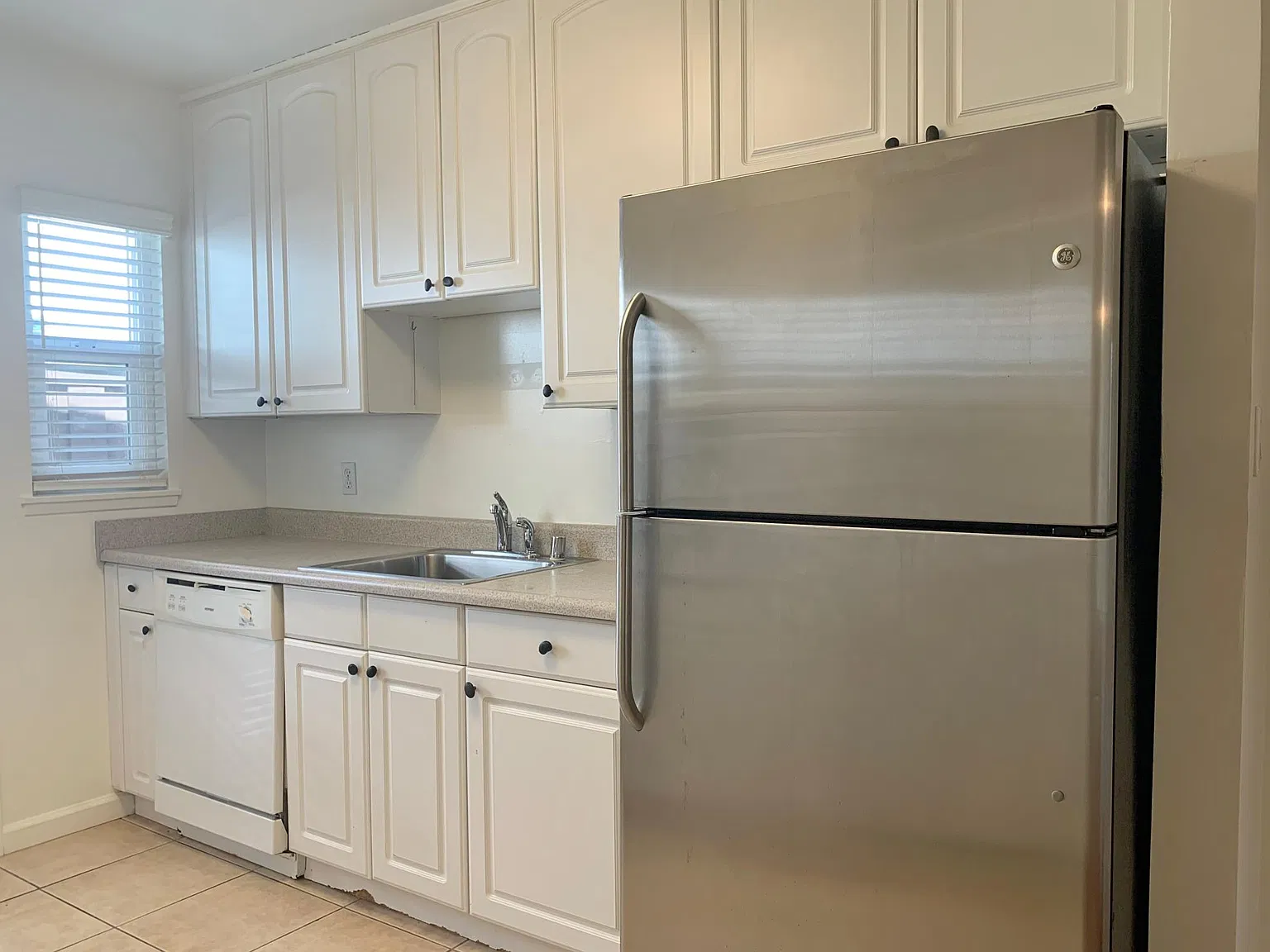 2 bed, 944 sqft, $3,150 — Photo 2