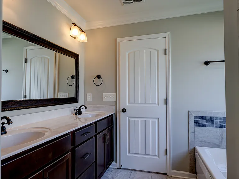 1008 Meadowview Ln — Photo 18